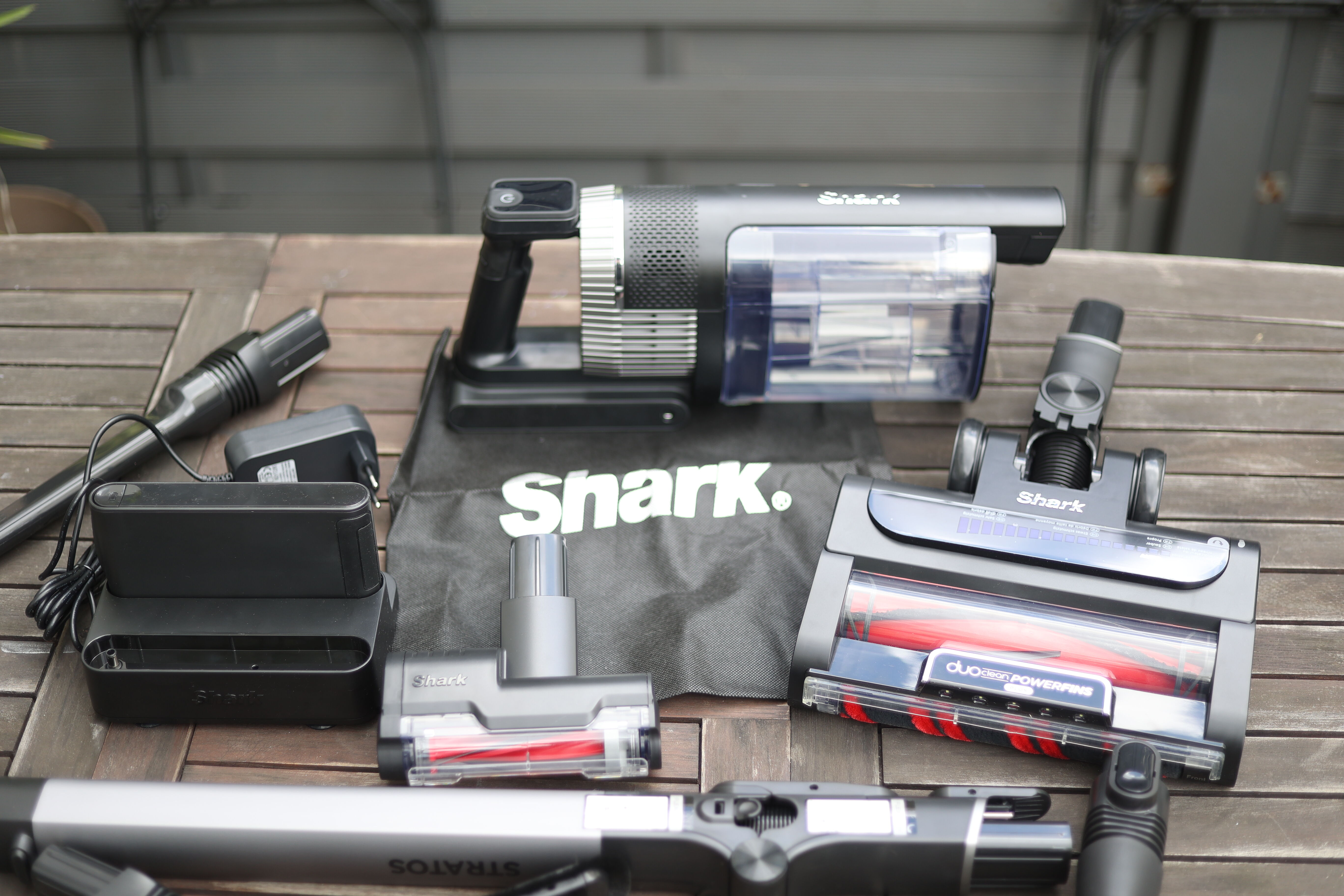 Package contents of the Shark Stratos.